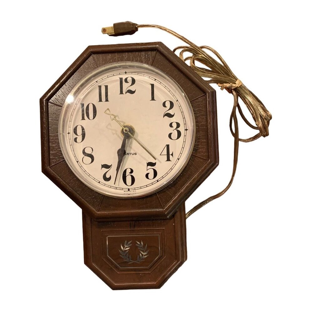 Vintage Spartus Wall Clock USA Made Electric Runs Well